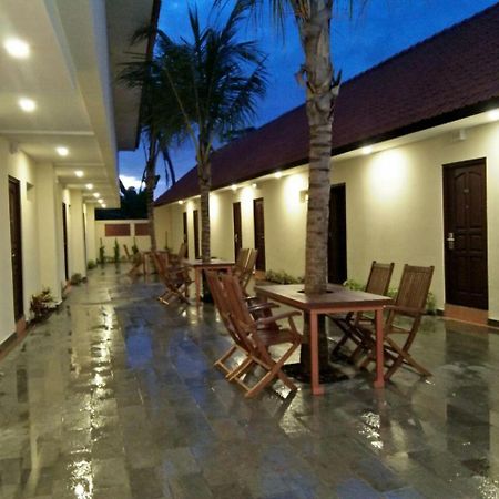 ホテル ファミリーテル バリ Kuta Selatan エクステリア 写真