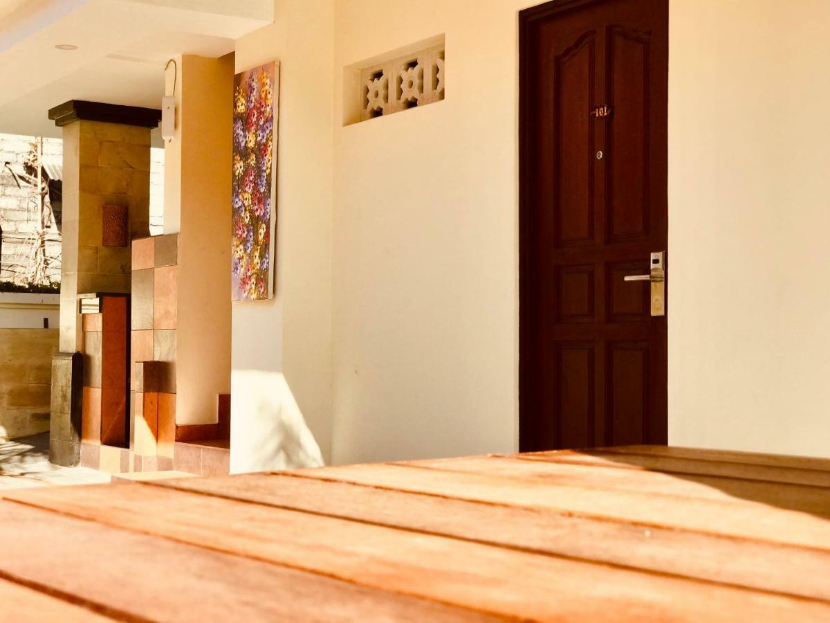 ホテル ファミリーテル バリ Kuta Selatan エクステリア 写真