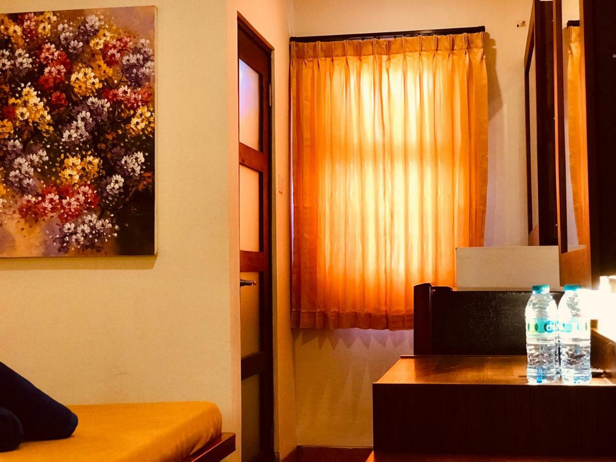 ホテル ファミリーテル バリ Kuta Selatan エクステリア 写真